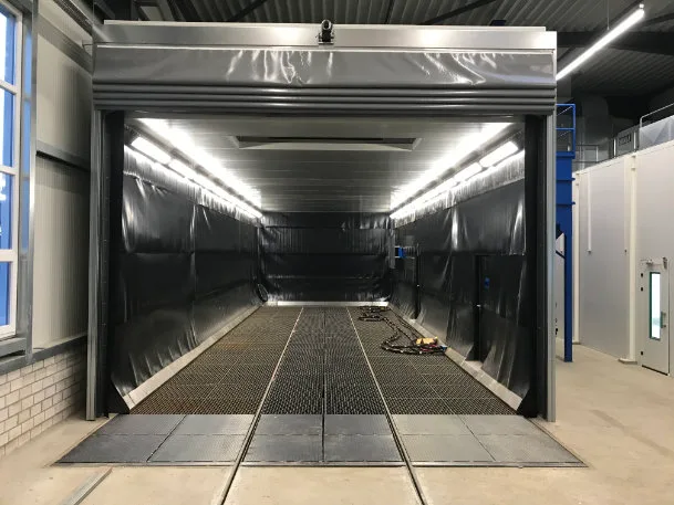 Sala de chorro con recogida total mediante barredores